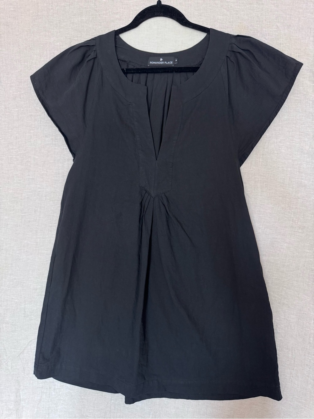 Pomander Place Black Split-Neck Cap Sleeve Women's mini dress top size medium